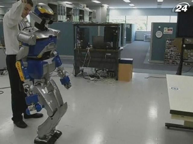 Ученые управляют роботом силой мысли (Видео)