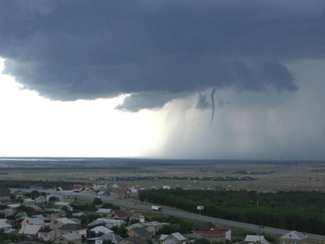 Над Крымом пронесся смерч (Фото) Над Крымом пронесся смерч (Фото)