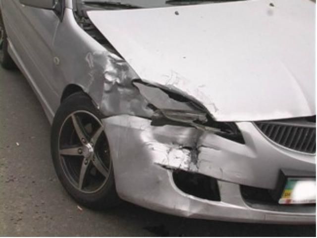 В аварії у Києві постраждали двоє дітей (Фото) В аварії у Києві постраждали двоє дітей (Фото)