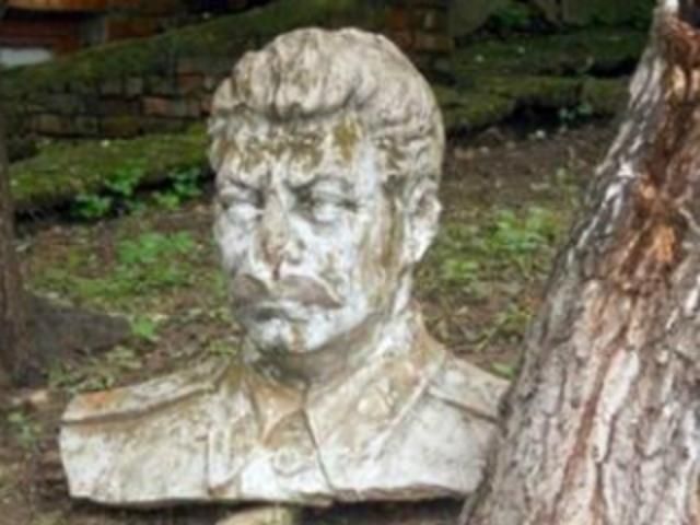 В Одесской области неизвестные украли памятник Сталину