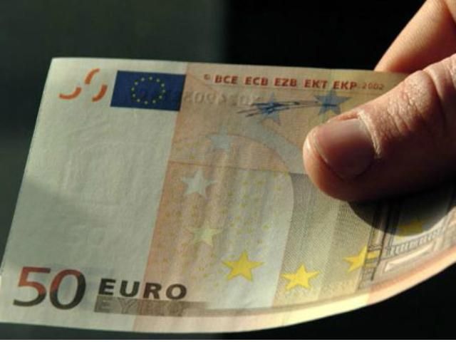 Німець роздавав перехожим гроші, аби не ділитися з екс-дружиною Німець роздавав перехожим гроші, аби не ділитися з екс-дружиною