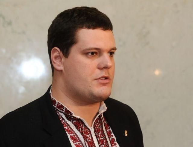 Влада наймає гопників і наказує їм кричати "Слава Україні!", – свободівець Влада наймає гопників і наказує їм кричати "Слава Україні!", – свободівець