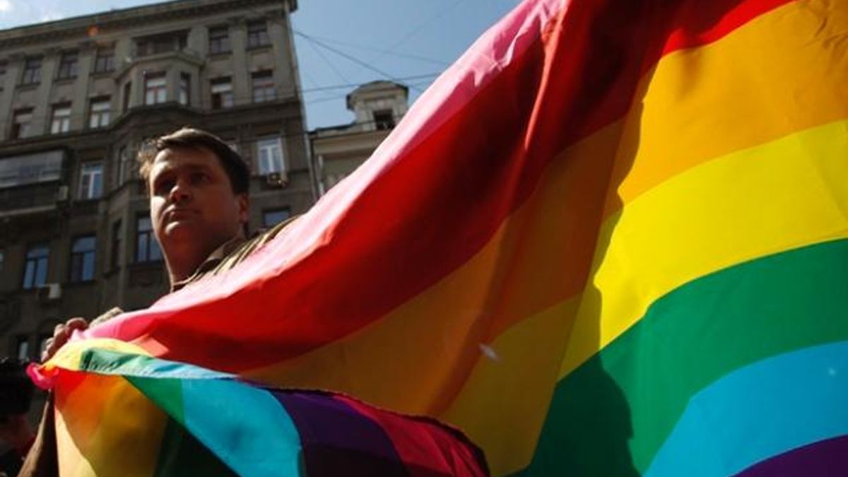У Росії штрафуватимуть за пропаганду гомосексуалізму серед дітей У Росії штрафуватимуть за пропаганду гомосексуалізму серед дітей