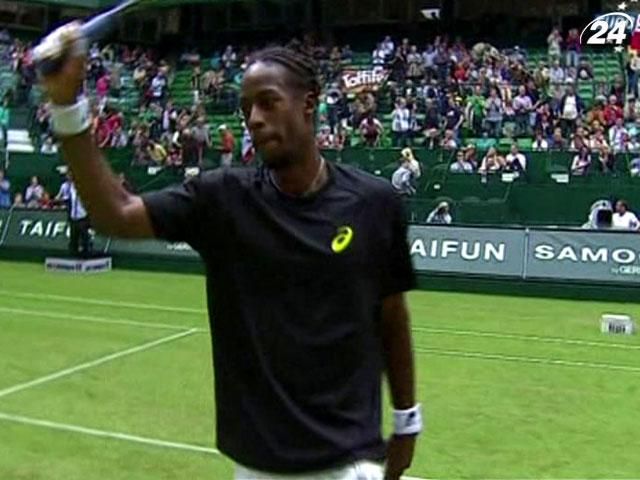 Монфис уверенно победил Раонича на турнире Gerry Weber Open