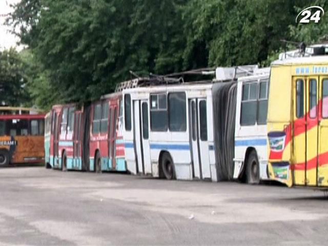 В Луцке из-за забастовки работников остановились троллейбусы (Видео)