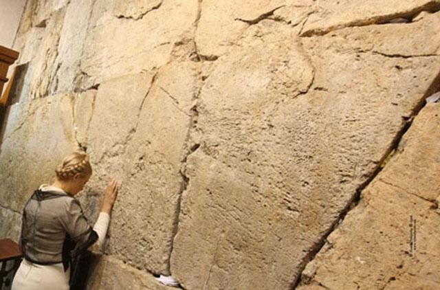 Тимошенко на свидание с матерью не отпустили Тимошенко на свидание с матерью не отпустили