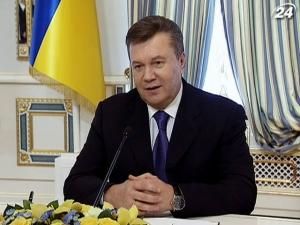 Янукович хочет продолжить выплаты компенсаций вкладчикам "Сбербанка"