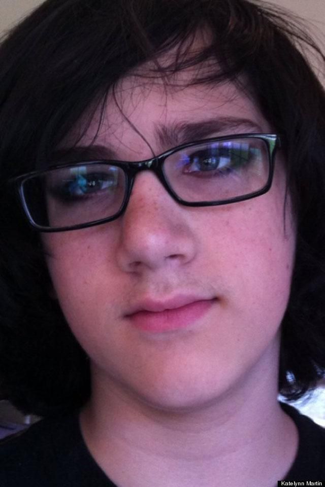 Батьки 14-річного американця вимагають, щоб школа дозволила йому носити макіяж (Фото) Батьки 14-річного американця вимагають, щоб школа дозволила йому носити макіяж (Фото)