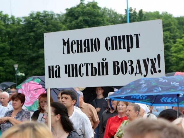 В городке на Винничине объявили чрезвычайное положение из-за неприятного запаха