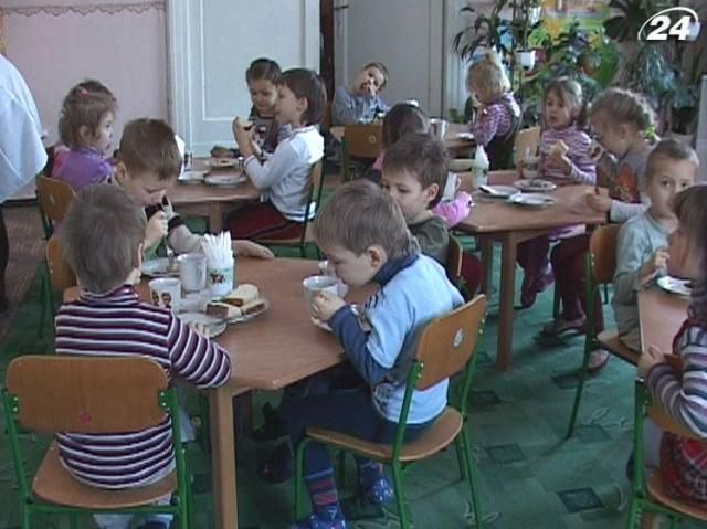 С сентября в Украине появится 22 тысячи новых мест в детсадах, - Табачник