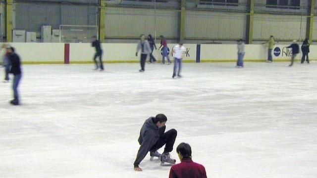 Спорткомплекс "Атек" третій день тримають в облозі Спорткомплекс "Атек" третій день тримають в облозі