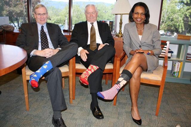 Джорджа Буша-старшего поздравили с днем рождения цветными носками (Фото)