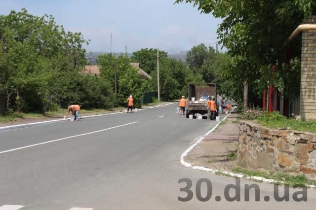 Єнакієве готується до візиту Януковича (Фото) Єнакієве готується до візиту Януковича (Фото)