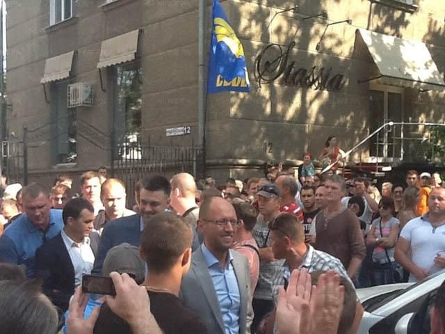 У Миколаєві триває "Вставай, Україно!" (Фото, відео)