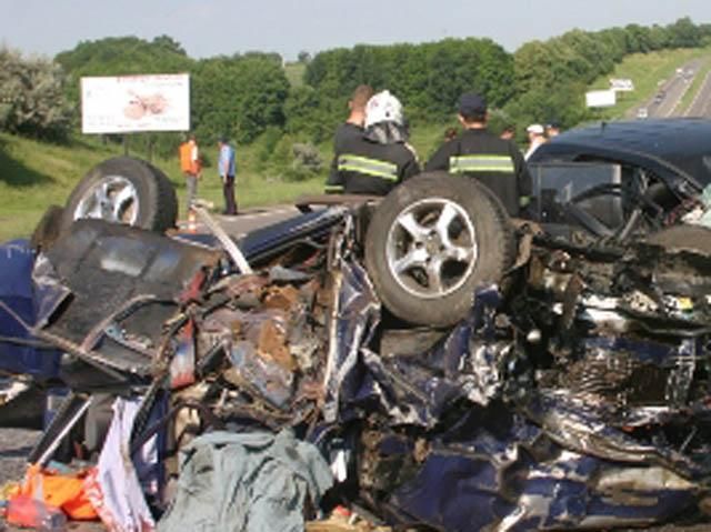 Страшна ДТП на Полтавщині забрала життя трьох людей (Фото) Страшна ДТП на Полтавщині забрала життя трьох людей (Фото)