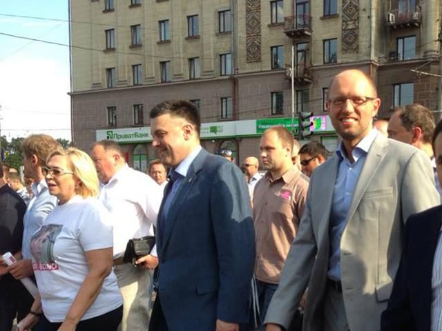 Тягнибок: Регионалы превратили Украину в нищенский край Тягнибок: Регионалы превратили Украину в нищенский край