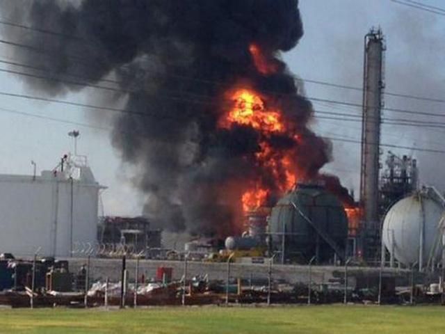 У США стався вибух на хімзаводі: є жертви та постраждалі У США стався вибух на хімзаводі: є жертви та постраждалі