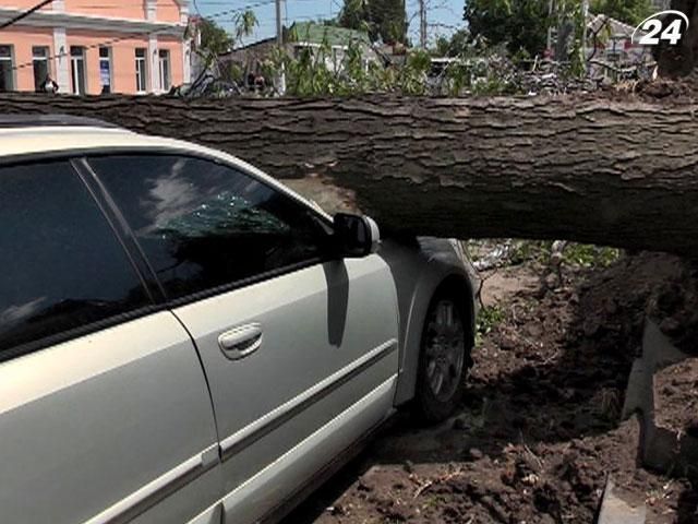 Разрушительное ураган пронесся по Херсону и Одесщине (Видео)