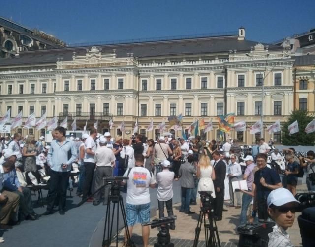 Съезд "Батькивщины": Тимошенко переизбрали председателем, Яценюк возглавил политсовет