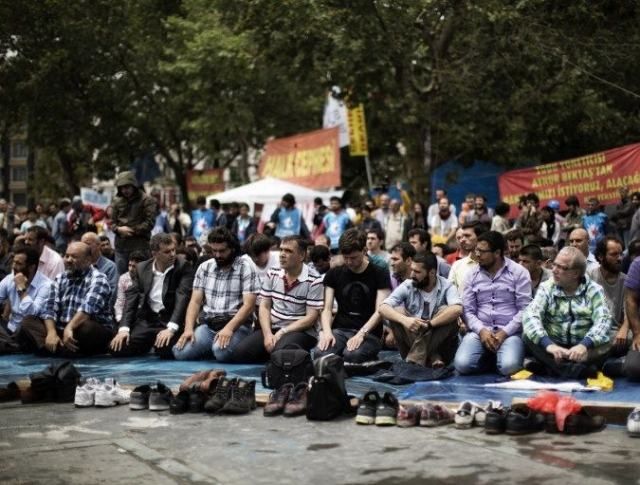 Турецькі демонстранти не послухали прем'єра і залишились в парку Гезі 