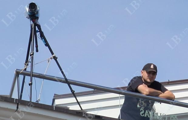 За з'їздом опозиції невідомі спостерігали з даху, – LB (Фото) За з'їздом опозиції невідомі спостерігали з даху, – LB (Фото)