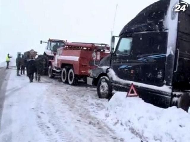Масштабное ДТП остановило движение на трассе Киев-Одесса