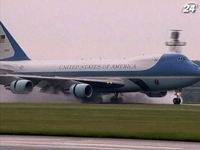 Самолет Буша-младшего совершил экстренную посадку