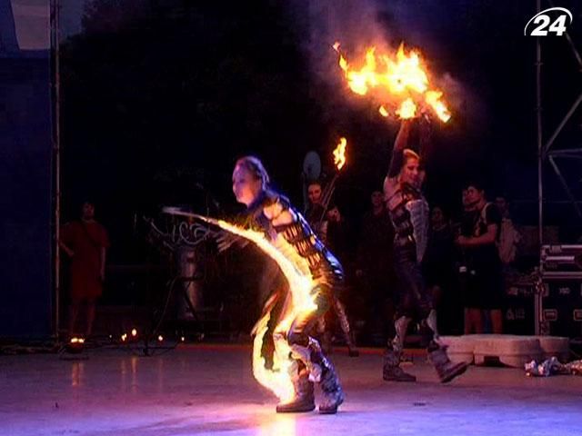 В Киеве стартовал ежегодный фестиваль огня (Видео)