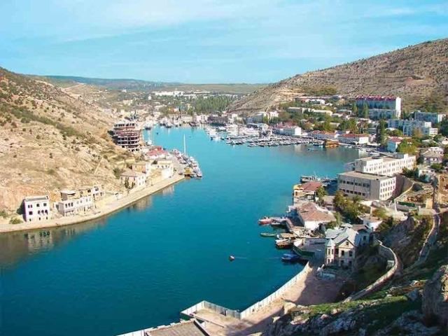 Крымские спасатели уже несколько дней ищут российскую туристку Крымские спасатели уже несколько дней ищут российскую туристку