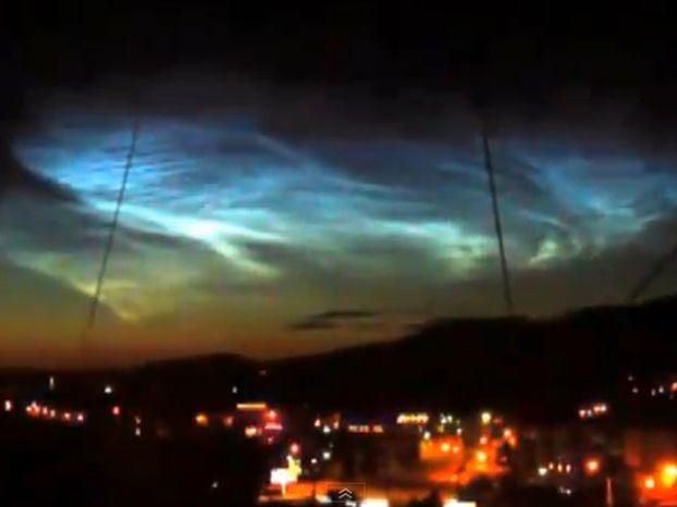 Відео дня: В нічному небі над Челябінськом з'явилось незвичайне сяйво 