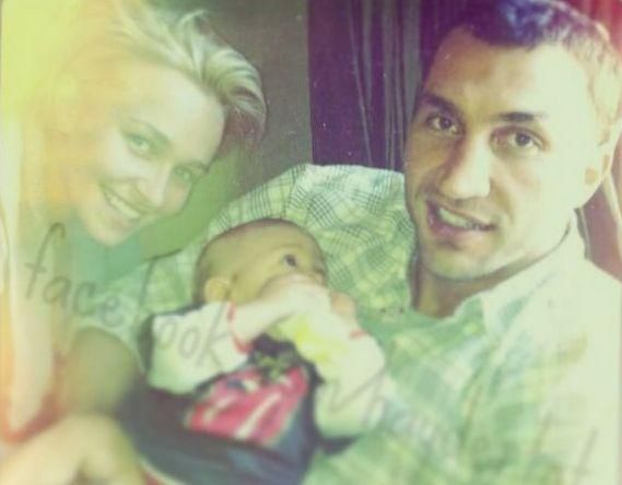 Владимир Кличко попробовал себя в роли отца (Фото) Владимир Кличко попробовал себя в роли отца (Фото)