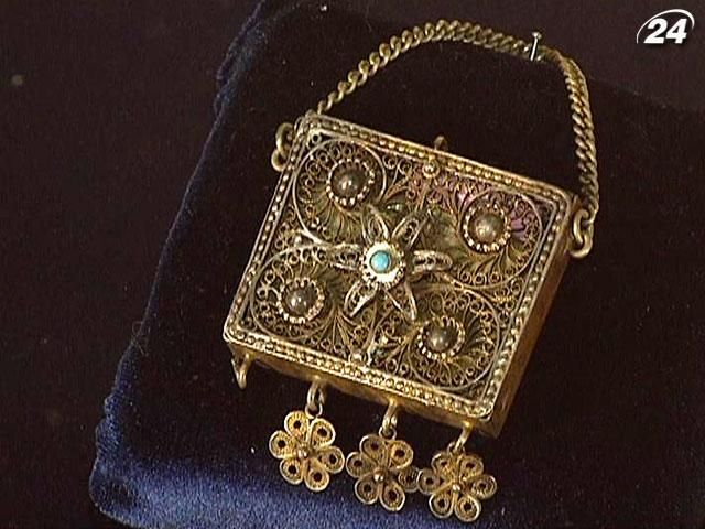 В Бахчисарае показали тысячелетние драгоценности Крыма (Видео) В Бахчисарае показали тысячелетние драгоценности Крыма (Видео)