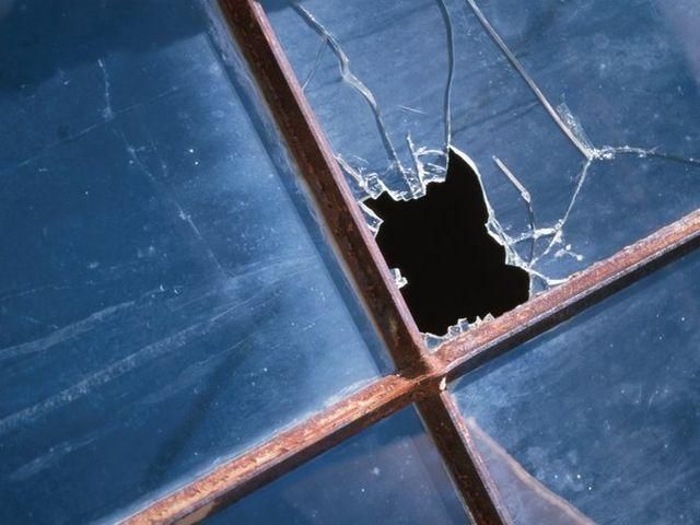На Ивано-Франковщине парень обстрелял окна дома девушки, чтобы сделать предложение