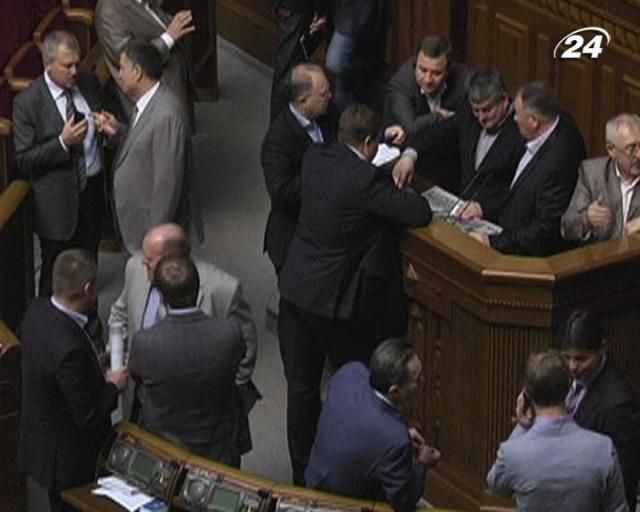 "Батькивщина" хочет создать рабочую группу по избирательным вопросам "Батькивщина" хочет создать рабочую группу по избирательным вопросам