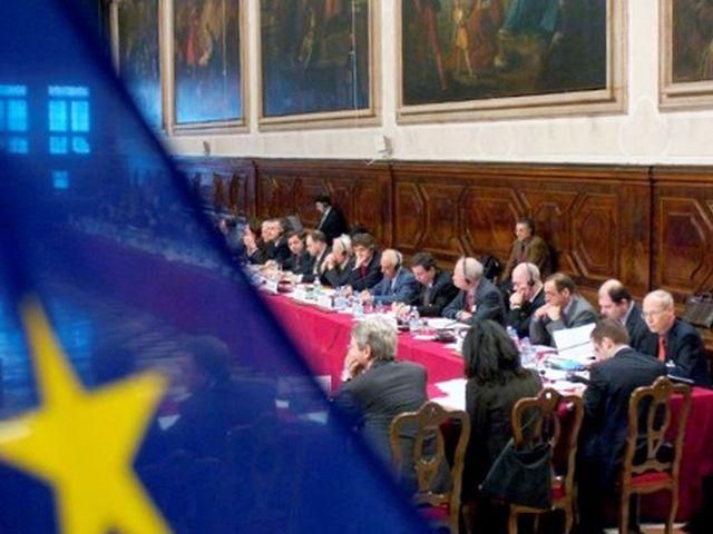 Венецианская комиссия раскритиковала закон о референдуме Венецианская комиссия раскритиковала закон о референдуме