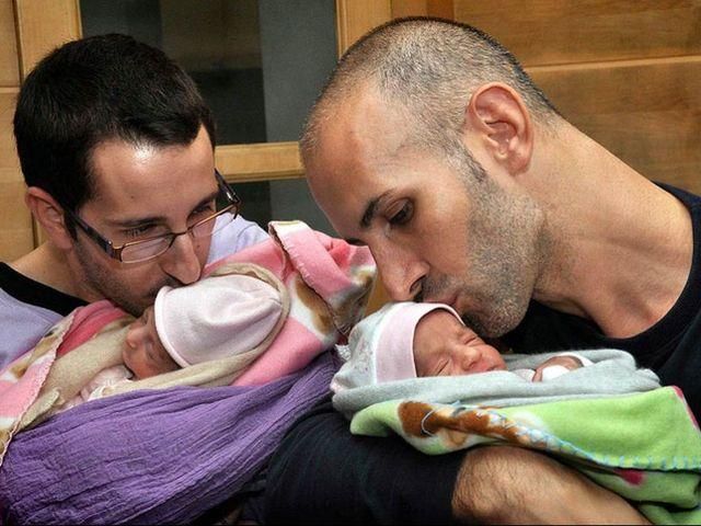 У Росії заборонили усиновлювати дітей-сиріт іноземним гей-парам У Росії заборонили усиновлювати дітей-сиріт іноземним гей-парам