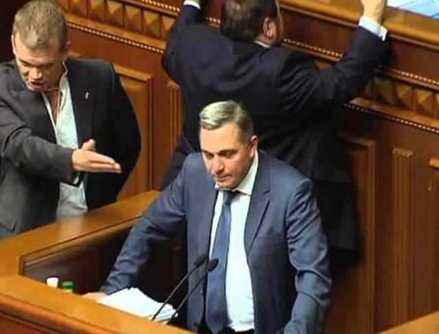 Заподозренного в нетрезвости замминистра госпитализировали Заподозренного в нетрезвости замминистра госпитализировали