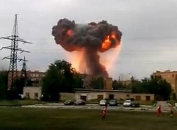 В России со взрывами горит склад боеприпасов: началась массовая эвакуация В России со взрывами горит склад боеприпасов: началась массовая эвакуация
