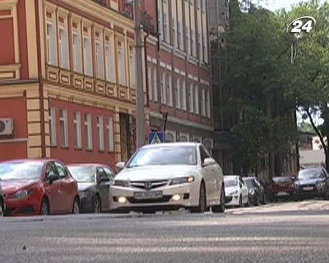 Крупным планом: Почему в Украину не везут иностранные автомобили? - 18 июня 2013 - Телеканал новин 24 Крупным планом: Почему в Украину не везут иностранные автомобили? - 18 июня 2013 - Телеканал новин 24