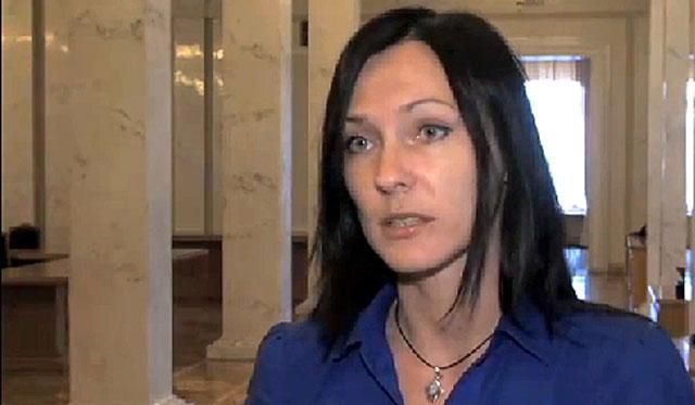 Сніцарчук каже, що є свідки, які "бачили", як вона просила себе побити Сніцарчук каже, що є свідки, які "бачили", як вона просила себе побити