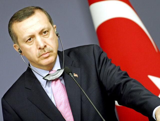 Турецкий премьер объявил о победе над "изменниками" Турецкий премьер объявил о победе над "изменниками"