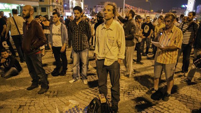В Турции начались молчаливые протесты