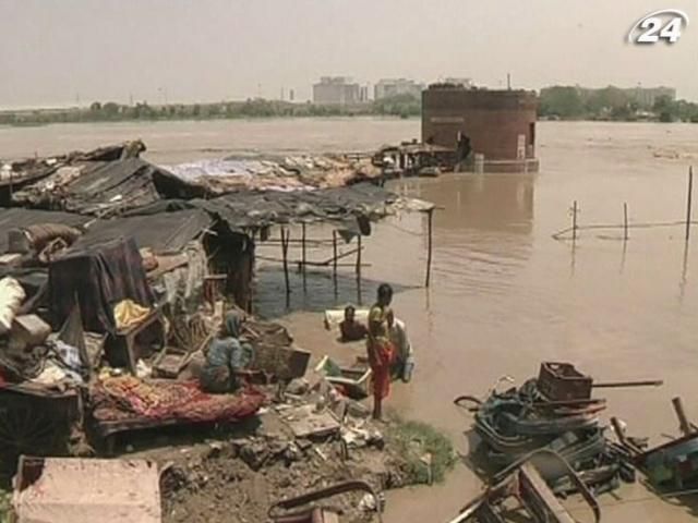 Жертвами наводнений в Индии стали около 150 человек Жертвами наводнений в Индии стали около 150 человек