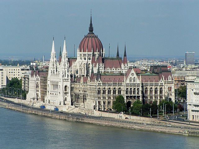 Венгерский парламент эвакуировали из-за 100-килограммовой бомбы
