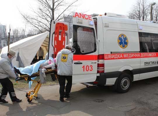 У Херсоні після зіткнення авто з маршруткою пасажири повилітали з вікон 