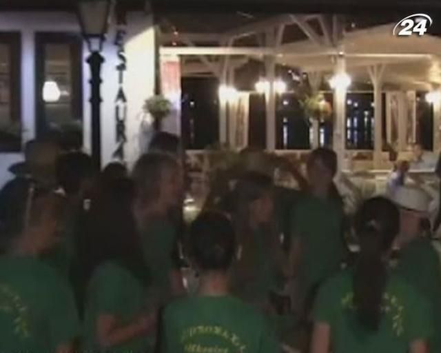 Діти, яких виписали з болгарської лікарні, повертаються додому Діти, яких виписали з болгарської лікарні, повертаються додому