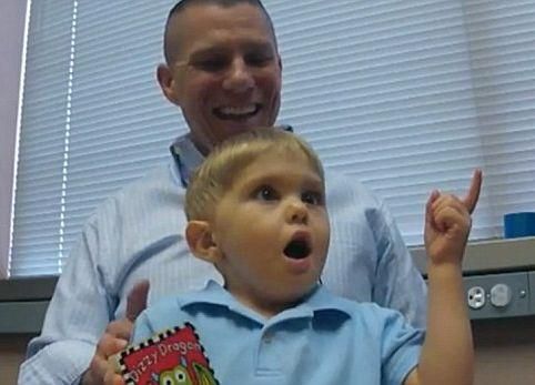 Відео дня: після операції глухий хлопчик вперше почув Відео дня: після операції глухий хлопчик вперше почув