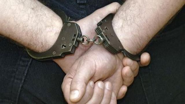 Милиционеров, которые задержали судью, посадили под домашний арест Милиционеров, которые задержали судью, посадили под домашний арест