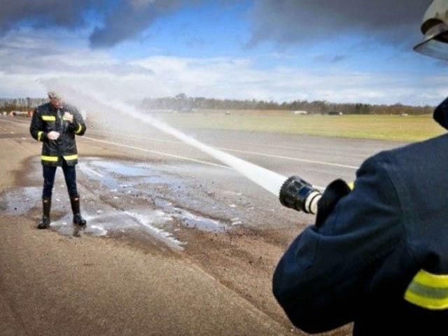 Новая мода - "Мытье головы в экстремальных условиях" Новая мода - "Мытье головы в экстремальных условиях"