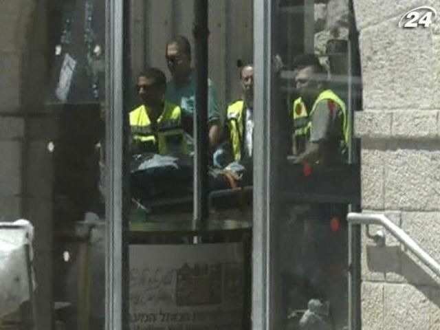 В Єрусалимі вбили єврея, який вигукнув у натовпі "Аллах Акбар" В Єрусалимі вбили єврея, який вигукнув у натовпі "Аллах Акбар"